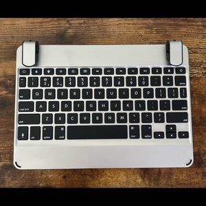 Excellent Condition Brydge 9.7 Wireless Keyboard!